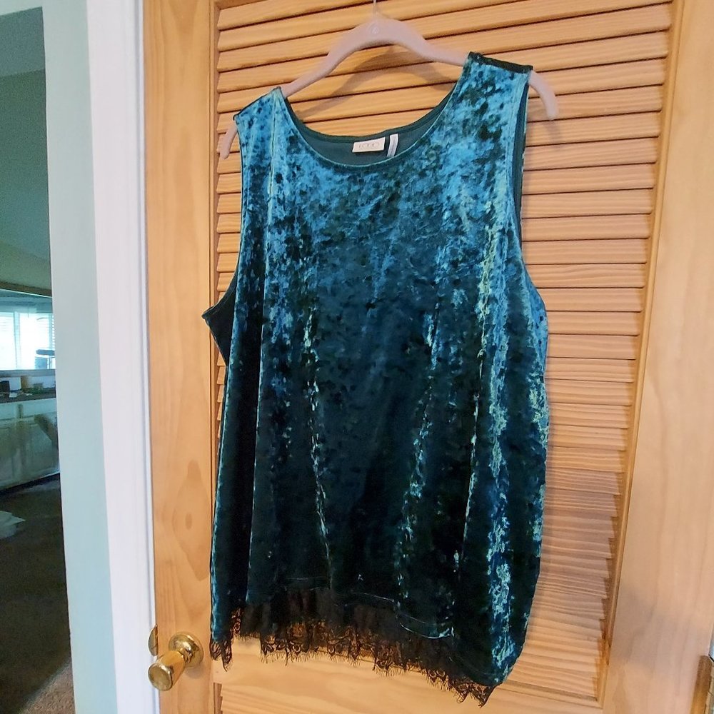 LOGO - Gorgeous crushed velvet green tank with lace trim FOR FALL AND WINTER!